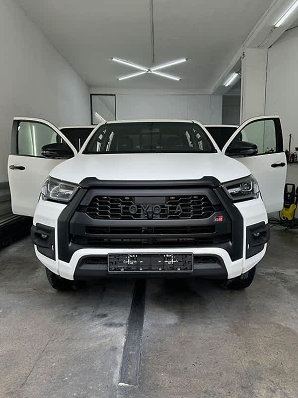 Toyota Hilux GR 2023 покраска в раптор Антихром Autoroom kz Alamaty